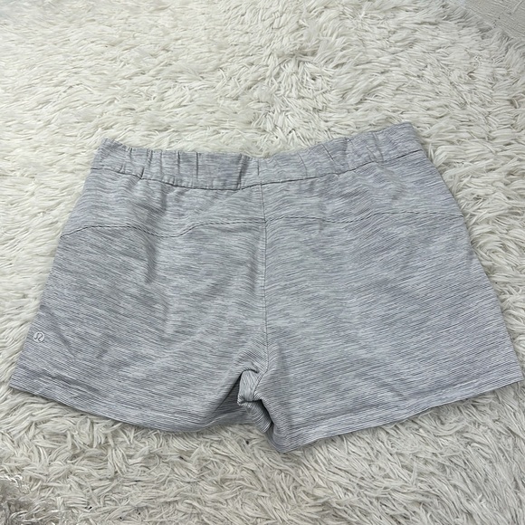 Lululemon On The Fly Short *2.5" Wee Are From Space Nimbus Battleship - Picture 6 of 6